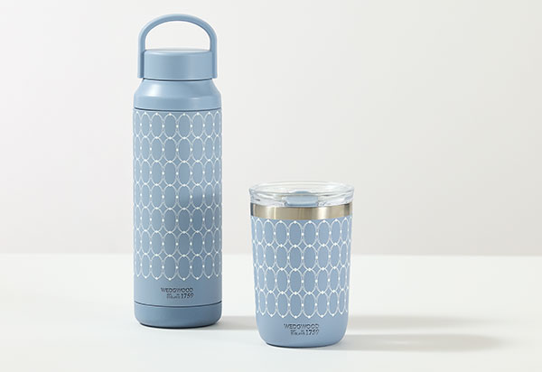 水分補給をおしゃれボトルで ― ルネッサンス ブルー登場